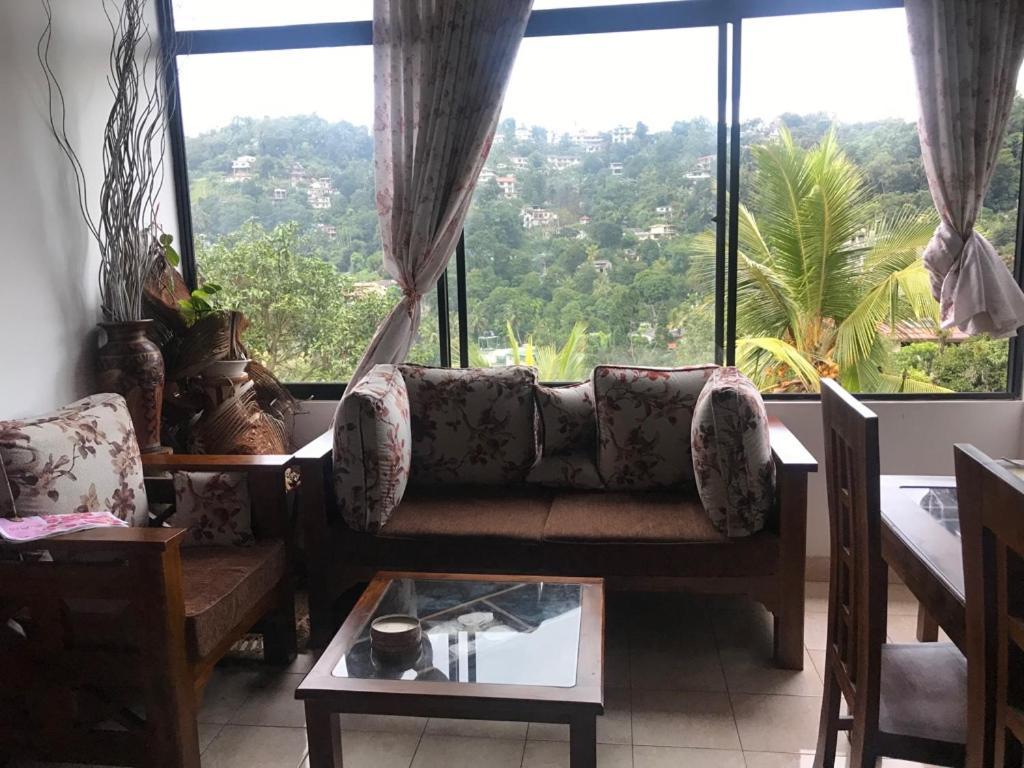 Luxury Apartment The Walkers Nest Kandy Esterno foto