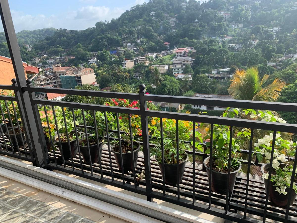 Luxury Apartment The Walkers Nest Kandy Esterno foto