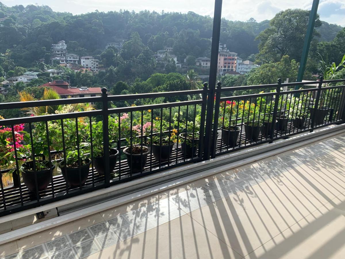 Luxury Apartment The Walkers Nest Kandy Esterno foto
