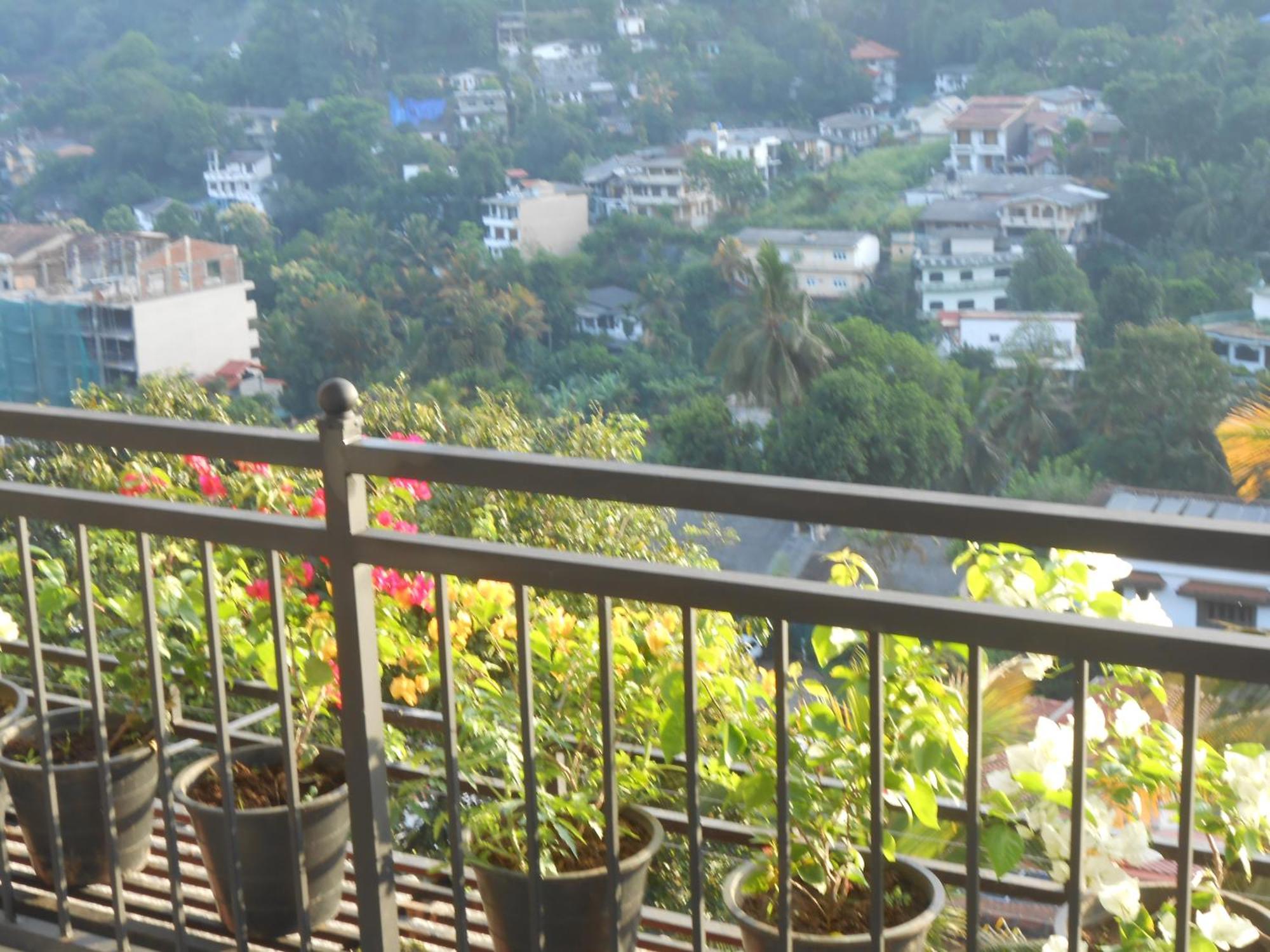 Luxury Apartment The Walkers Nest Kandy Esterno foto