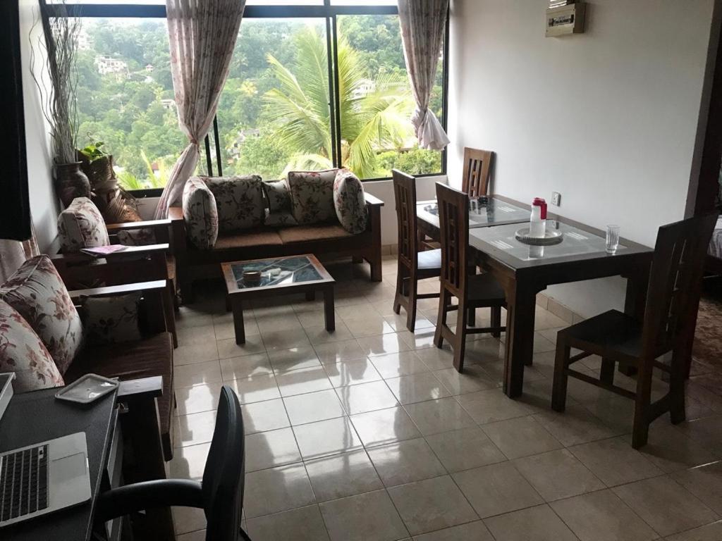Luxury Apartment The Walkers Nest Kandy Esterno foto