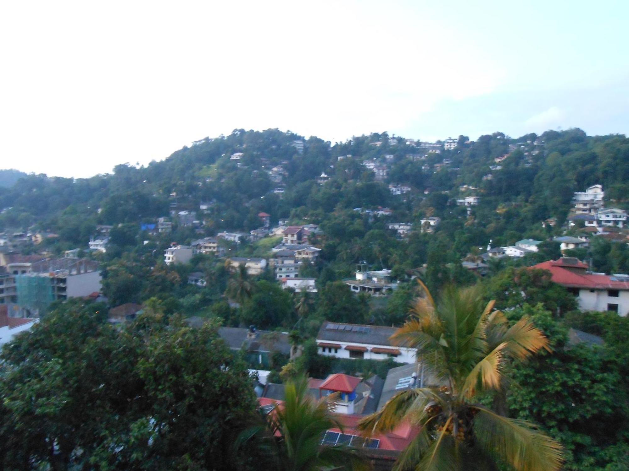 Luxury Apartment The Walkers Nest Kandy Esterno foto