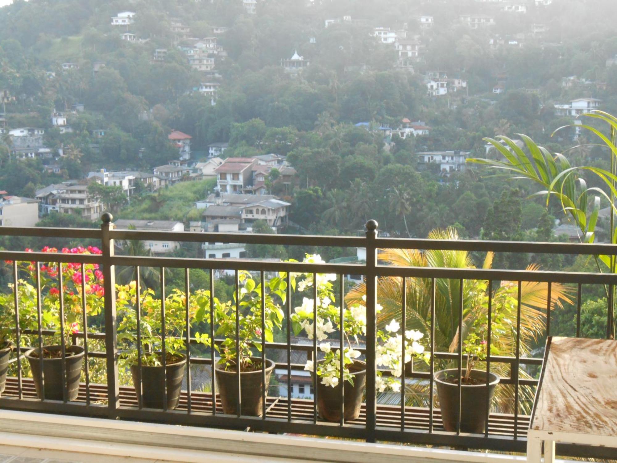 Luxury Apartment The Walkers Nest Kandy Esterno foto